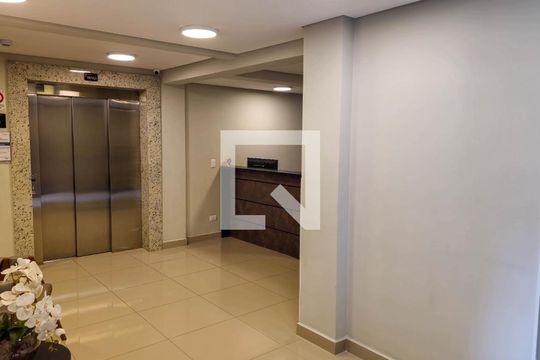 Elevadores de kitnet/studio para alugar com 1 quarto, 35m² em Centro, Curitiba