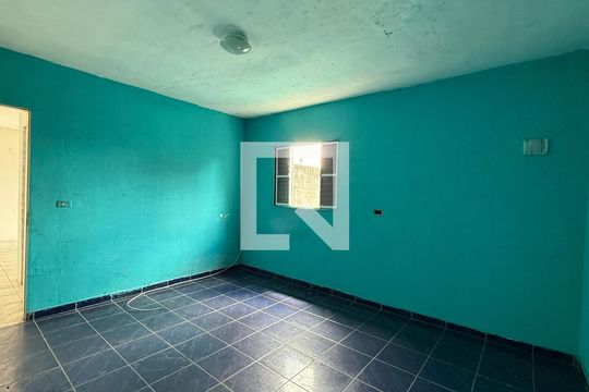 Quarto de casa para alugar com 1 quarto, 40m² em Vila Maluf, Suzano