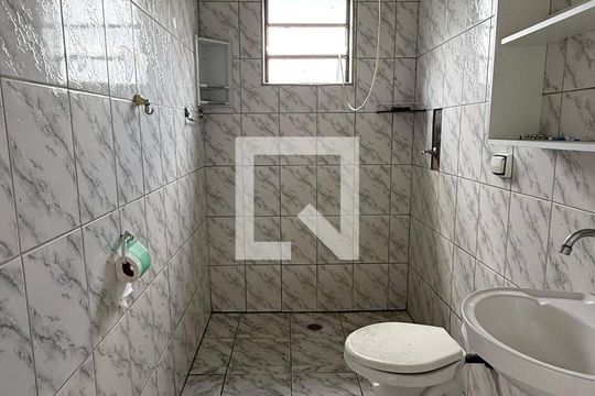 Banheiro de casa para alugar com 1 quarto, 40m² em Vila Maluf, Suzano