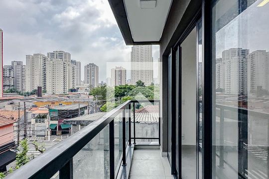 Varanda de kitnet/studio para alugar com 1 quarto, 33m² em Cambuci, São Paulo