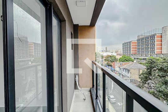 Varanda de kitnet/studio para alugar com 1 quarto, 33m² em Cambuci, São Paulo