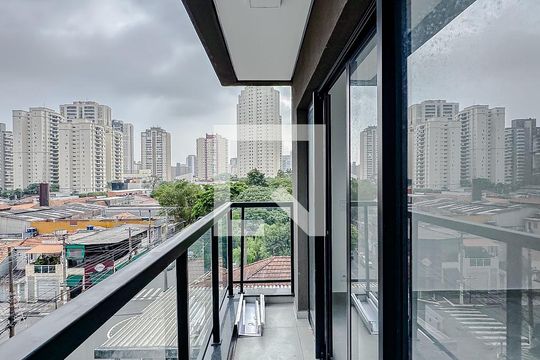 Varanda de kitnet/studio para alugar com 1 quarto, 33m² em Cambuci, São Paulo