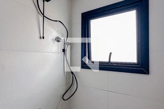 Banheiro de kitnet/studio para alugar com 1 quarto, 33m² em Cambuci, São Paulo