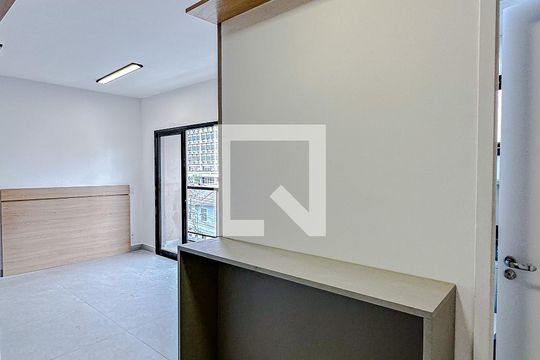 Cozinha de kitnet/studio para alugar com 1 quarto, 28m² em Cambuci, São Paulo