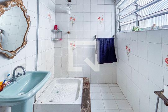 Banheiro de casa para alugar com 3 quartos, 190m² em Pinheiros, São Paulo