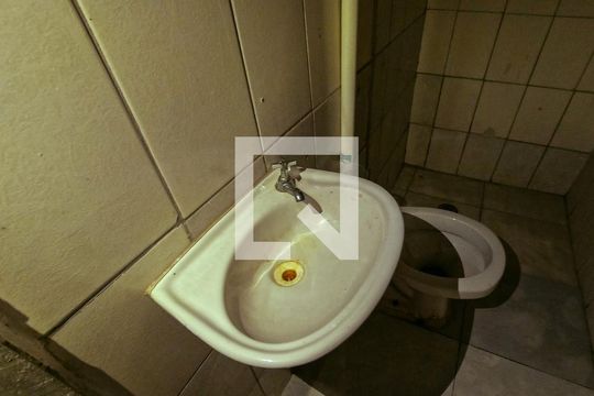 Banheiro de casa para alugar com 1 quarto, 40m² em Jardim Peri, São Paulo