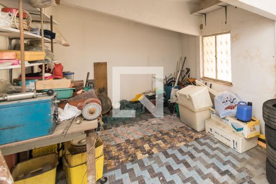 Garagem de casa à venda com 4 quartos, 296m² em Olaria, Rio de Janeiro