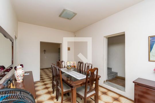 Sala de casa à venda com 4 quartos, 296m² em Olaria, Rio de Janeiro