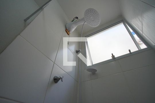 Banheiro Corredor de apartamento para alugar com 2 quartos, 43m² em Santa Rosa de Lima, Porto Alegre