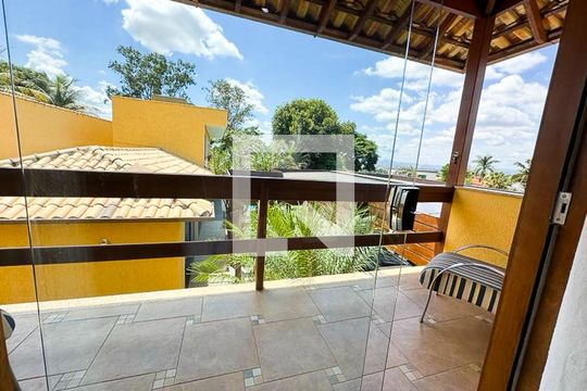varanda suite 1 de casa à venda com 4 quartos, 1000m² em Garças, Belo Horizonte