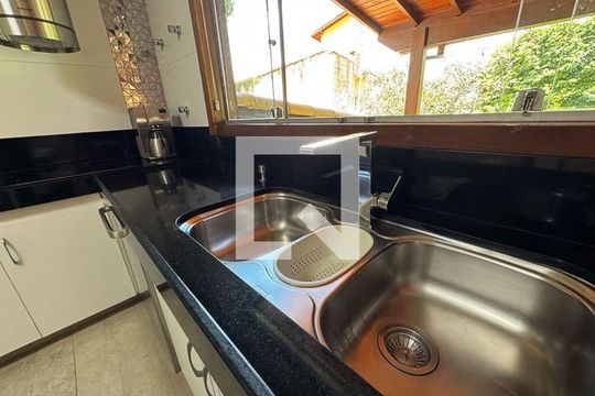 Cozinha de casa à venda com 4 quartos, 1000m² em Garças, Belo Horizonte