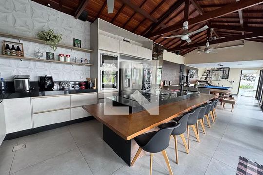 Área comum de casa à venda com 4 quartos, 1000m² em Garças, Belo Horizonte