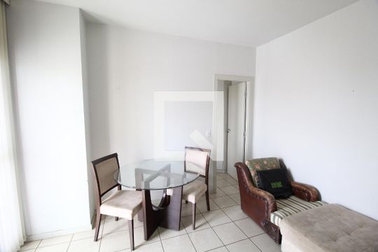 Sala de apartamento para alugar com 1 quarto, 51m² em Centro, Uberlândia