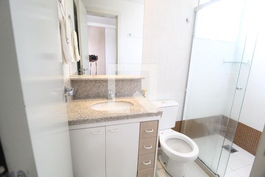 Banheiro da Suíte de apartamento para alugar com 1 quarto, 51m² em Centro, Uberlândia