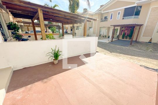 Garagem de casa para alugar com 2 quartos, 86m² em Ingleses do Rio Vermelho, Florianópolis