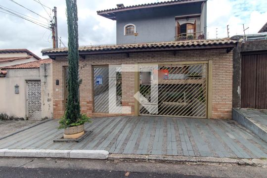 Fachada de casa à venda com 4 quartos, 255m² em Vila Maria Alta, São Paulo