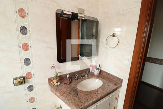 Banheiro de casa à venda com 3 quartos, 296m² em Chácara Mafalda, São Paulo