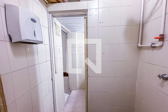 Banheiro de apartamento para alugar com 1 quarto, 21m² em Centro, Rio de Janeiro