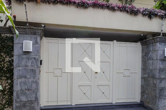 Fachada de casa à venda com 4 quartos, 660m² em Vila Clementino, São Paulo