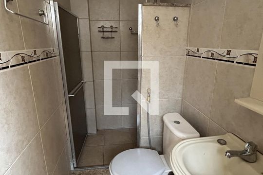 Banheiro de serviço de casa à venda com 4 quartos, 160m² em Piedade, Rio de Janeiro