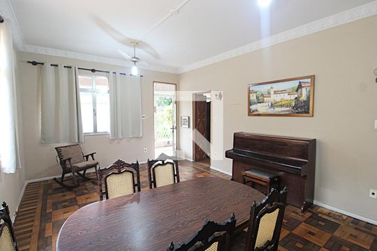 Sala de casa à venda com 4 quartos, 160m² em Piedade, Rio de Janeiro