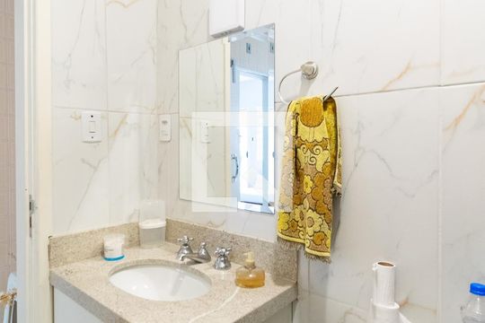 Banheiro de casa para alugar com 2 quartos, 70m² em Jardim Oriental, São Paulo