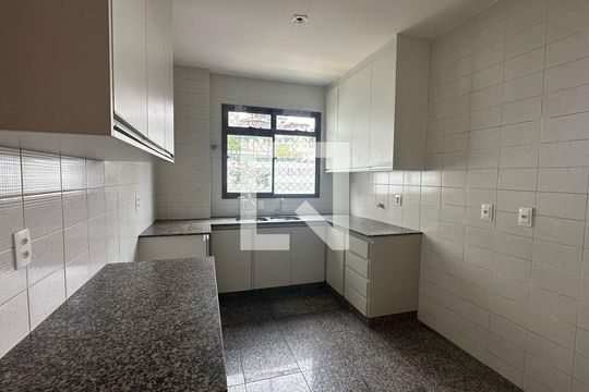 Cozinha de apartamento à venda com 3 quartos, 180m² em Gutierrez, Belo Horizonte