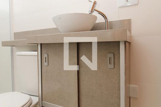 Banheiro da Suíte de apartamento para alugar com 2 quartos, 60m² em Vila Nova Mazzei, São Paulo