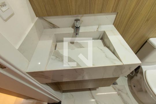 Lavabo de casa de condomínio à venda com 3 quartos, 180m² em Pinheirinho, Curitiba