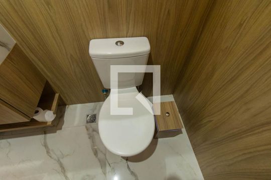 Lavabo de casa de condomínio à venda com 3 quartos, 180m² em Pinheirinho, Curitiba