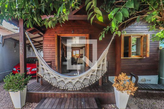 Fachada de casa à venda com 2 quartos, 78m² em Rubem Berta, Porto Alegre