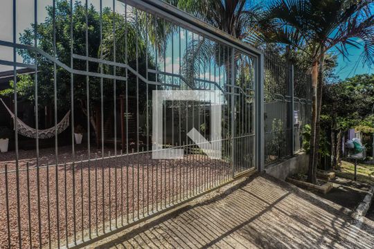 Fachada de casa à venda com 2 quartos, 78m² em Rubem Berta, Porto Alegre