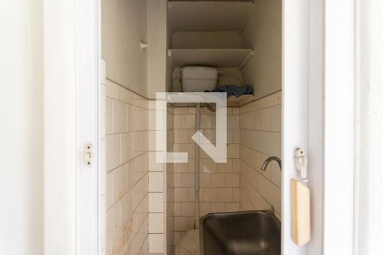 Banheiro de Serviço de apartamento à venda com 3 quartos, 98m² em Tijuca, Rio de Janeiro