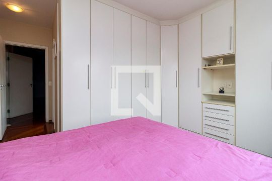 Suíte de casa à venda com 3 quartos, 264m² em Jardim Monte Azul, São Paulo