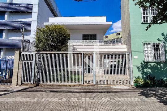 Fachada de casa à venda com 4 quartos, 340m² em Liberdade, São Paulo