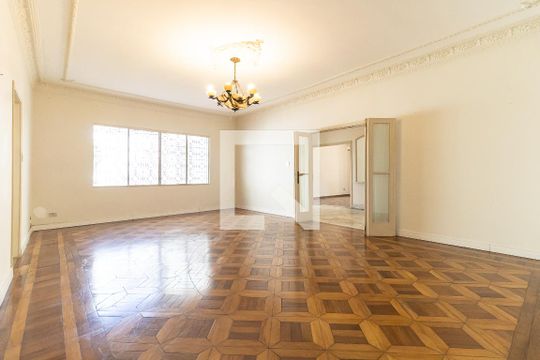Casa à venda com 4 quartos, 340m² em Liberdade, São Paulo