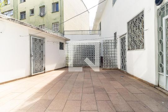 Quintal de casa à venda com 4 quartos, 340m² em Liberdade, São Paulo