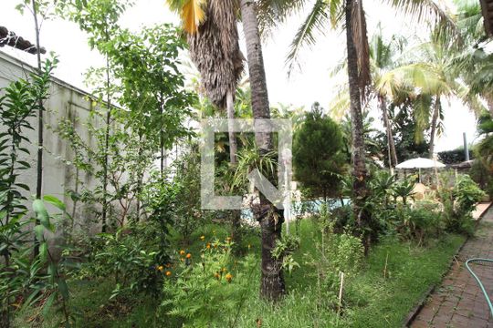 Jardim de casa para alugar com 7 quartos, 600m² em Morada da Colina, Uberlândia