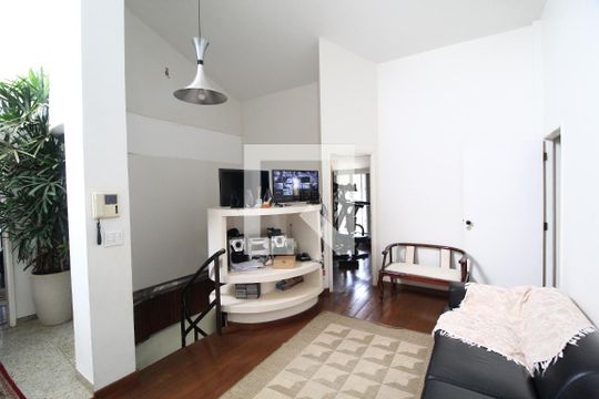 Sala de casa para alugar com 7 quartos, 600m² em Morada da Colina, Uberlândia