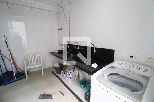 Área de Serviço de casa para alugar com 7 quartos, 600m² em Morada da Colina, Uberlândia