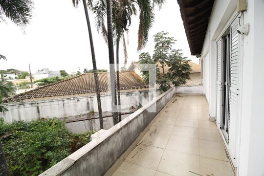 Sacada de casa para alugar com 7 quartos, 600m² em Morada da Colina, Uberlândia