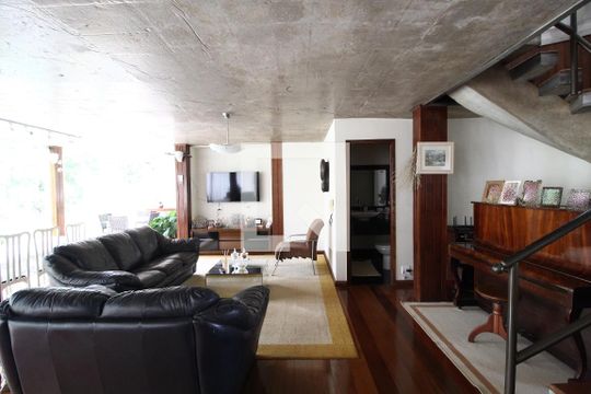 Casa para alugar com 7 quartos, 600m² em Morada da Colina, Uberlândia