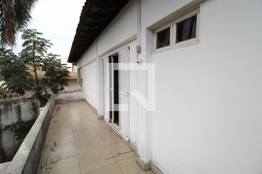 Sacada de casa para alugar com 7 quartos, 600m² em Morada da Colina, Uberlândia