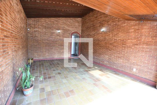 Garagem de casa para alugar com 3 quartos, 177m² em Taquaral, Campinas
