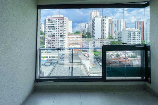 Varanda de kitnet/studio para alugar com 1 quarto, 25m² em Cerqueira César, São Paulo
