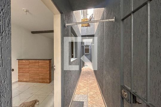 Corredor Externo de casa para alugar com 1 quarto, 55m² em Vila Zat, São Paulo