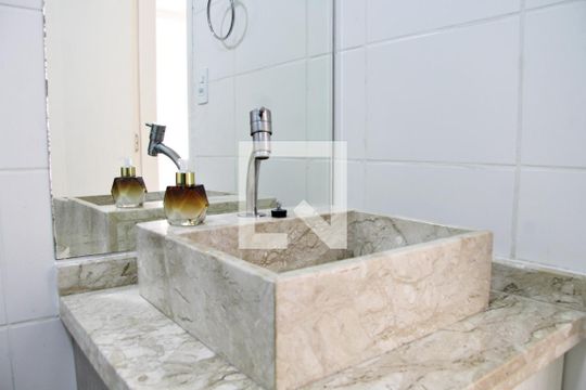 Banheiro Social de apartamento para alugar com 3 quartos, 64m² em Ponte Grande, Guarulhos