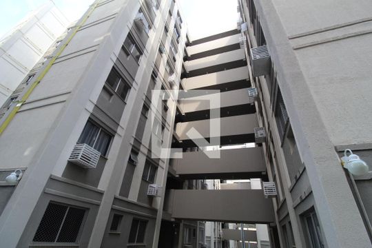 Passagem entre os blocos de apartamento à venda com 2 quartos, 47m² em Taquara, Rio de Janeiro