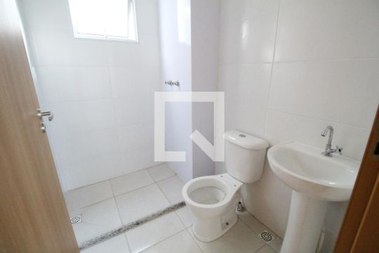 Banheiro de apartamento à venda com 2 quartos, 47m² em Taquara, Rio de Janeiro