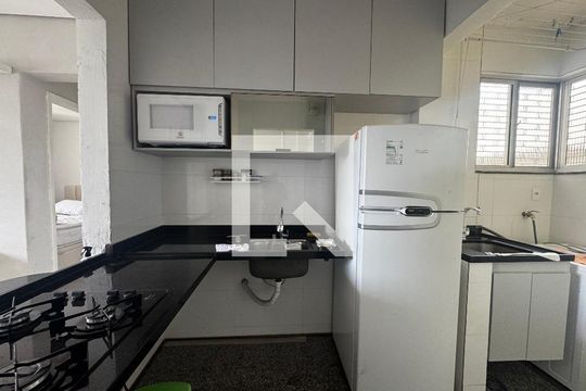 Cozinha de apartamento para alugar com 2 quartos, 60m² em Santa Tereza, Belo Horizonte